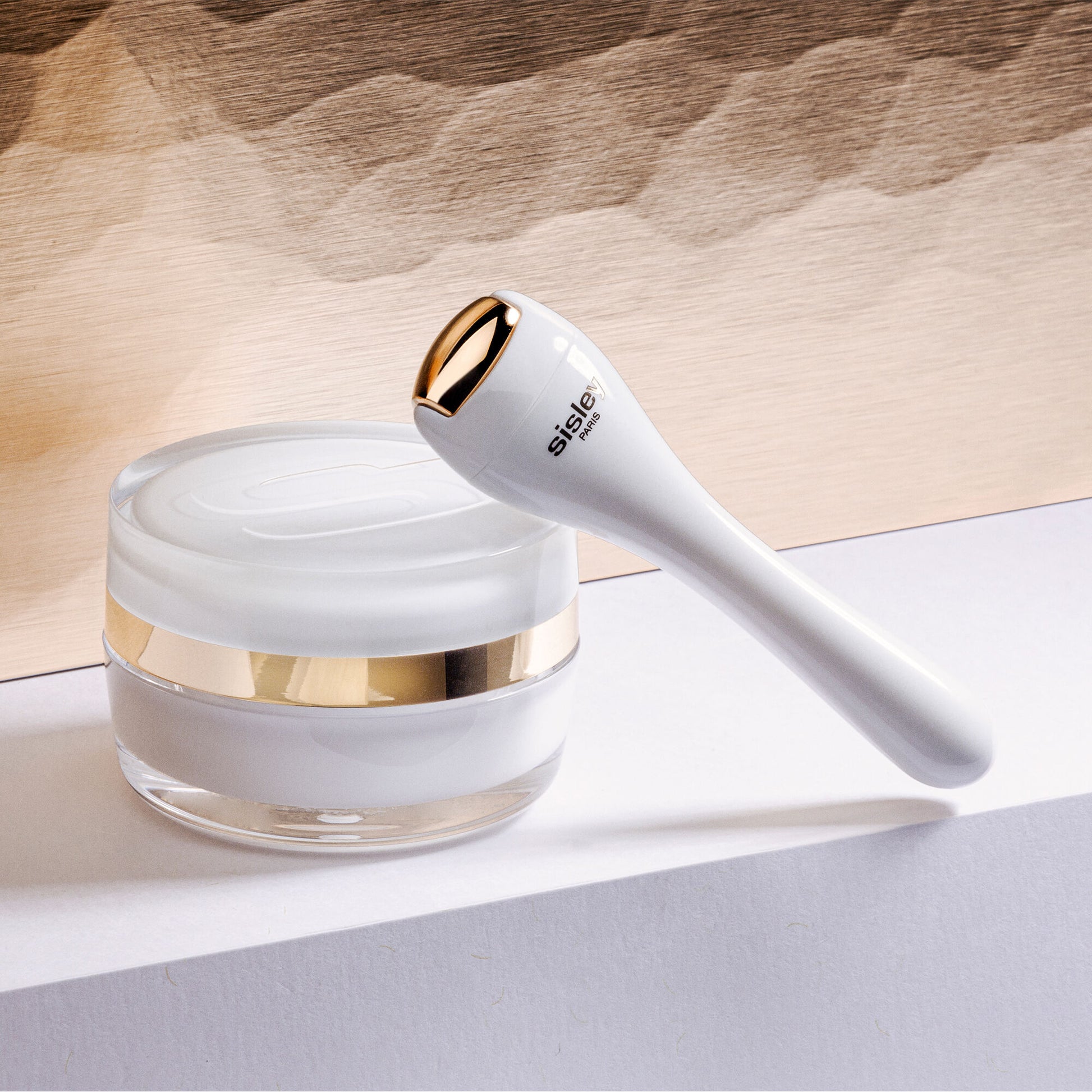 Sisley-Paris Sisleÿa L'Intégral Anti-Âge Eye and Lip Contour Cream Discovery Set - Application
