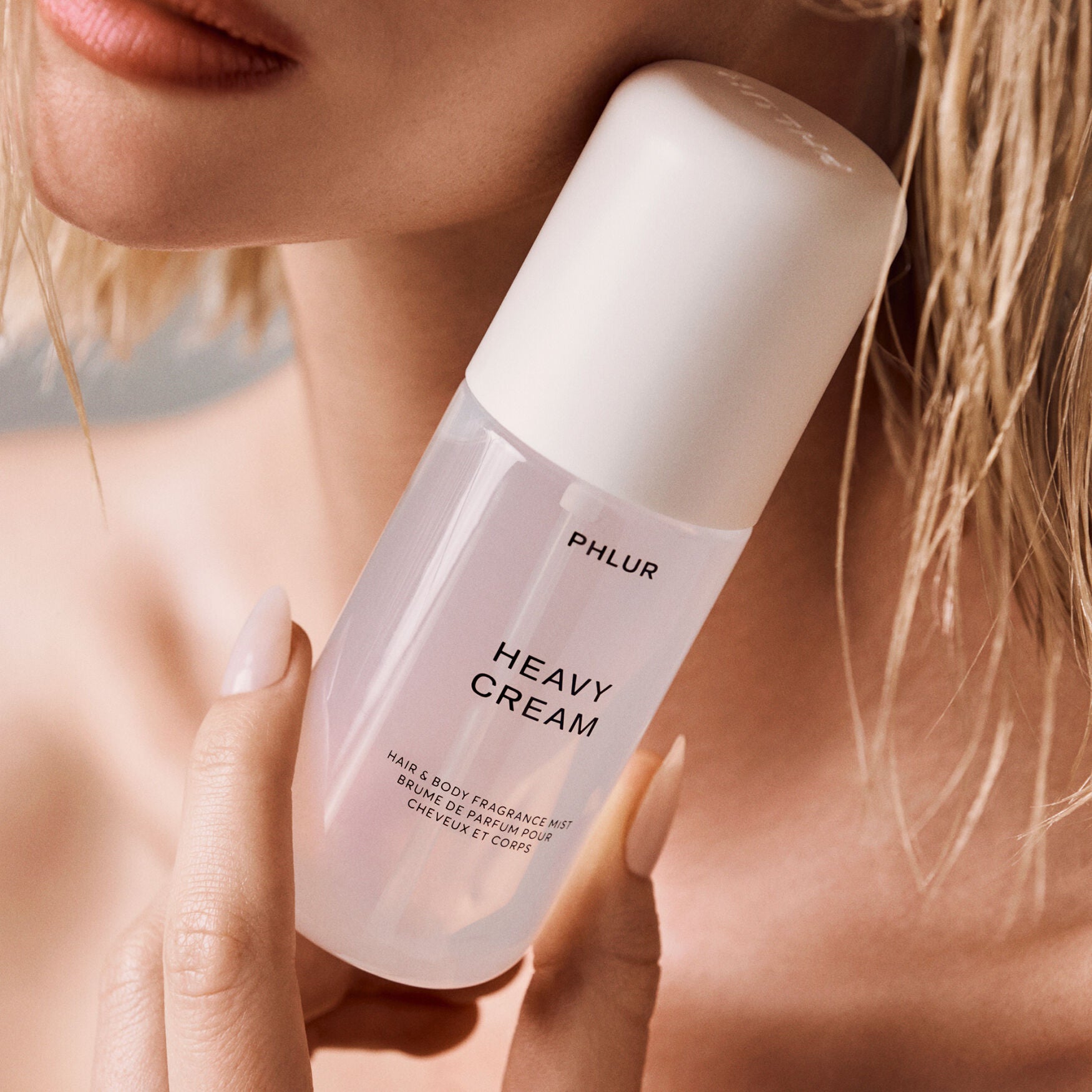 PHLUR Heavy Cream Body Mist - Application