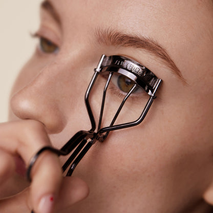 Shiseido EyeLash Curler - Image 4