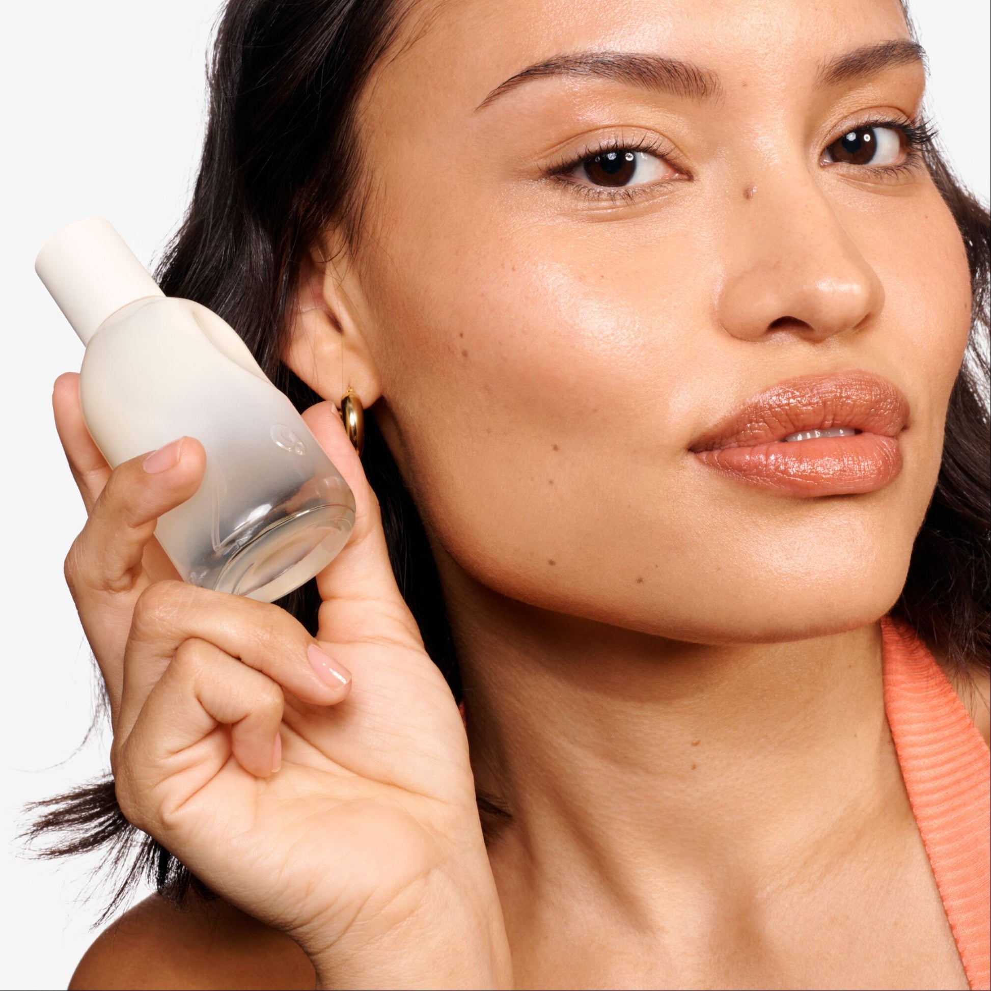 Glossier You Doux Eau de Parfum - Application