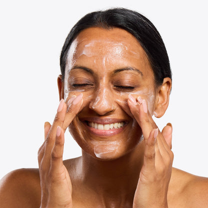 AMELIORATE Hydrating Skin Care Bundle - Application