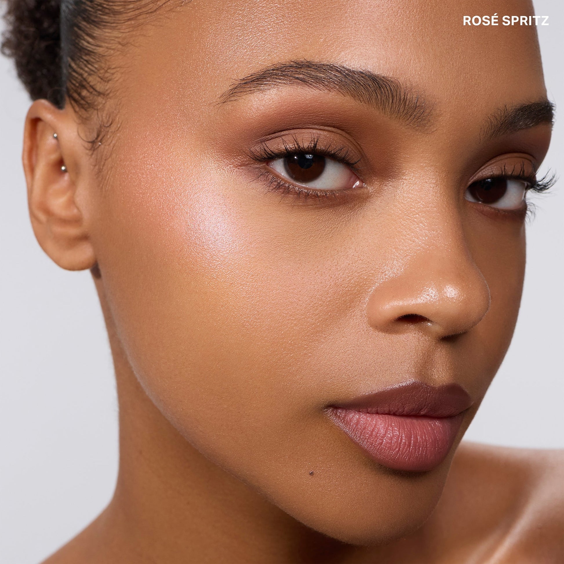 Morphe Dreamlight Gelee Highlighter Stick - Application