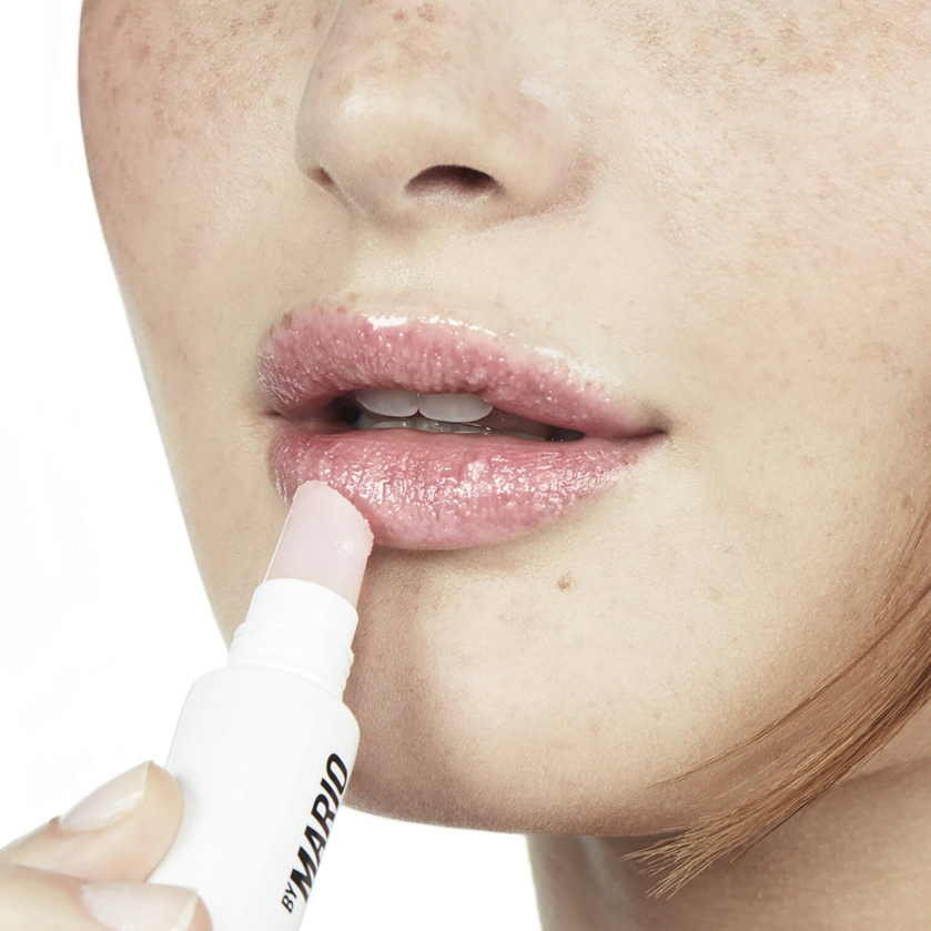 Makeup By Mario Perfecting Lip Scrub Clear - Application
