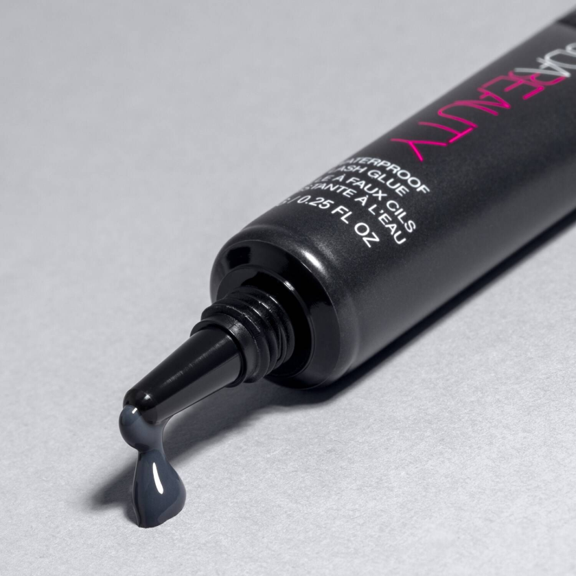 Huda Beauty Waterproof - Lash Glue - Application